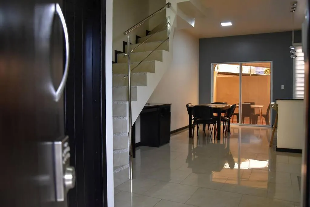 Serenity Apartment 푸에르토아요라 펜션