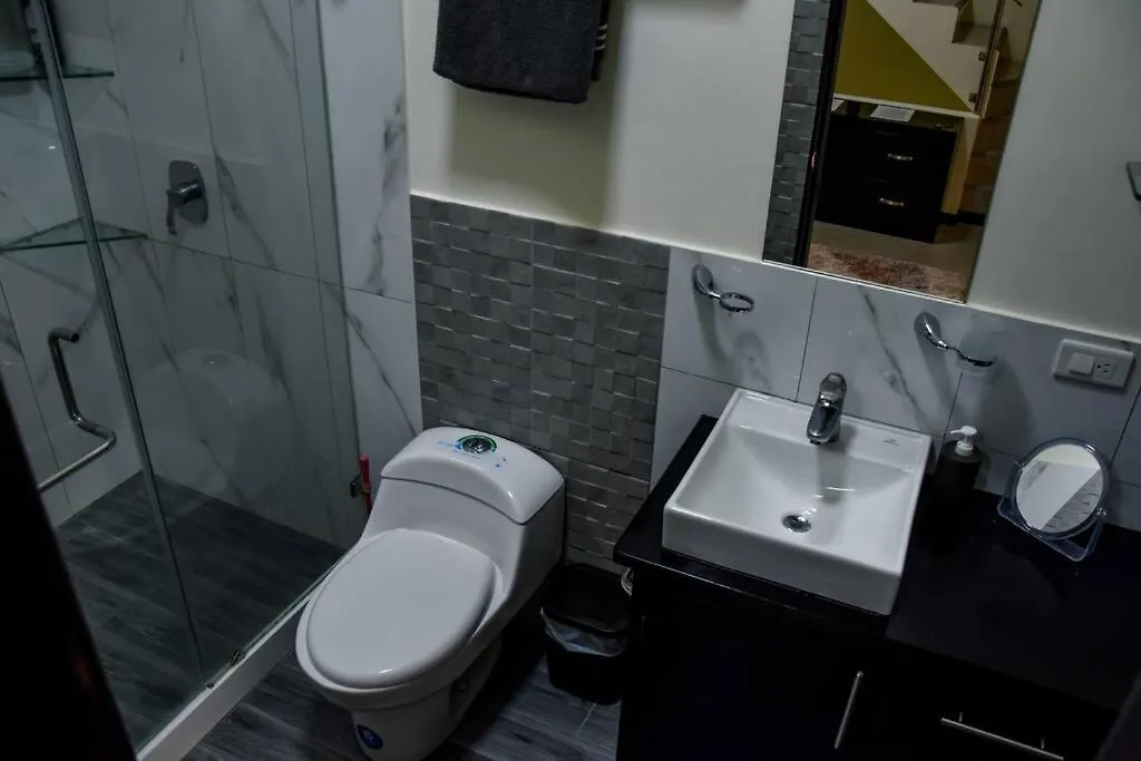 Serenity Apartment 푸에르토아요라 펜션
