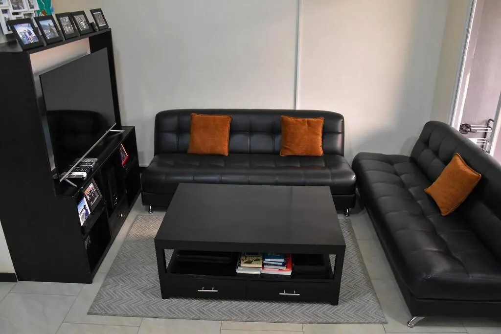 Serenity Apartment 푸에르토아요라 펜션
