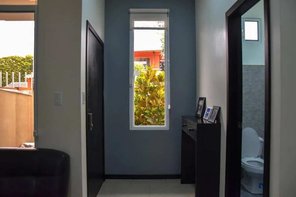 Serenity Apartment 푸에르토아요라 펜션