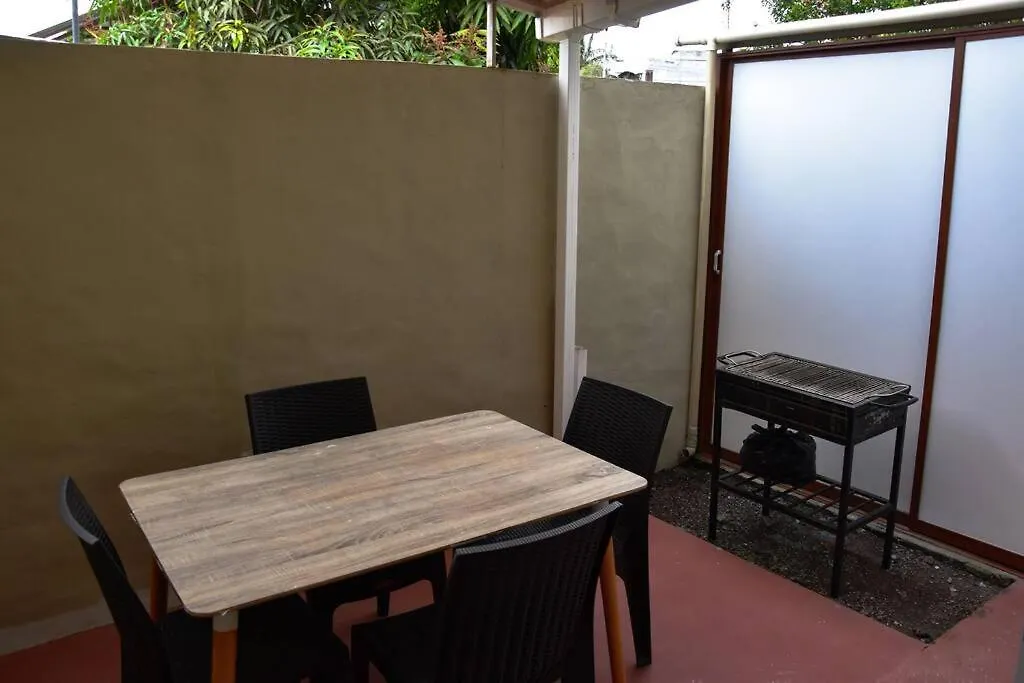 Serenity Apartment 푸에르토아요라 펜션