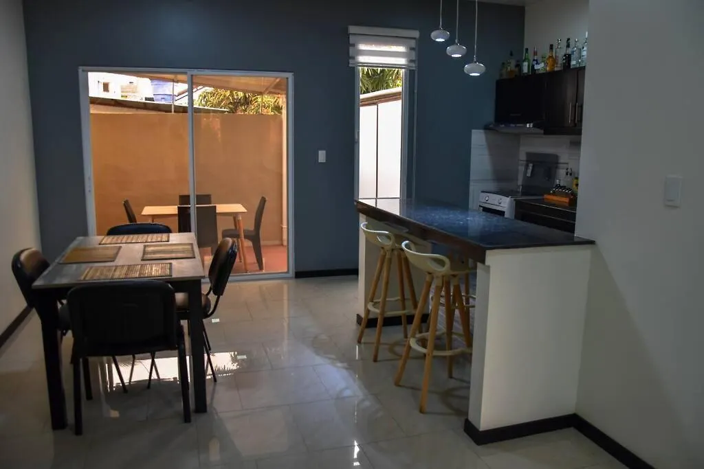 펜션 Serenity Apartment 푸에르토아요라